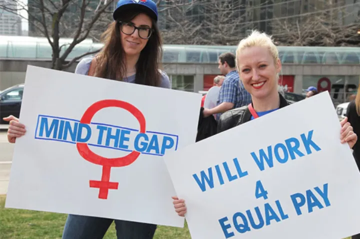 زنان در کانادا  ۲۱ درصد کمتر از مردان حقوق می گیرند